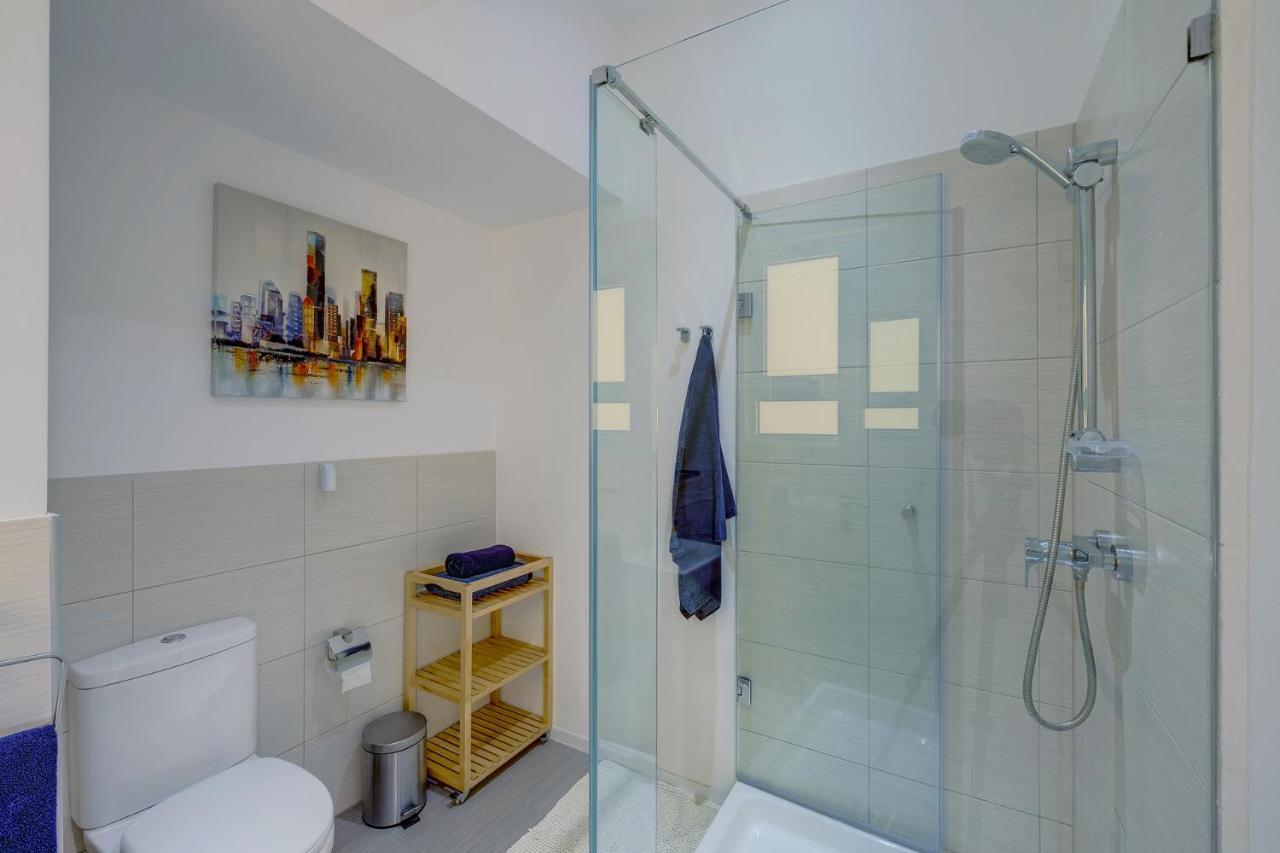 Apartment With Stunning Seaviews Сліма Екстер'єр фото