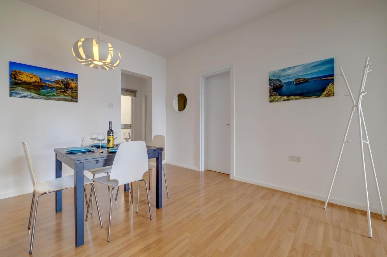 Apartment With Stunning Seaviews Сліма Екстер'єр фото